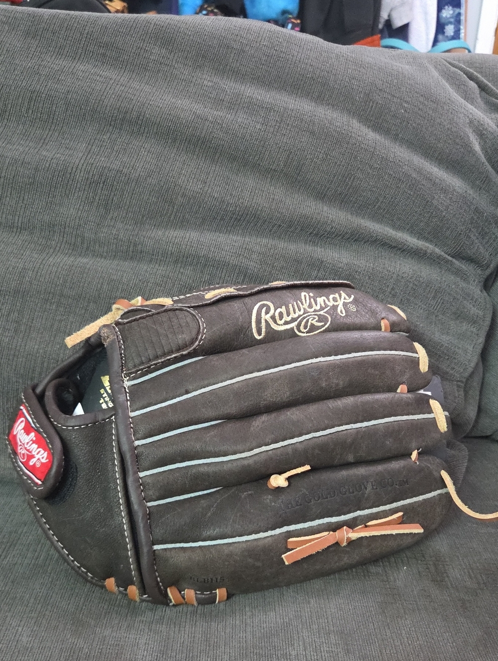 Rawlings Brown Men’s Baseball Glove with Tan Lacing and Light Blue Piping